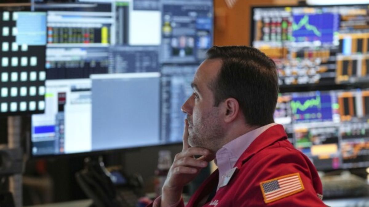 US Stock Market Drops: Nasdaq Falls 253.76 Points and S&P 500 Down 53.76