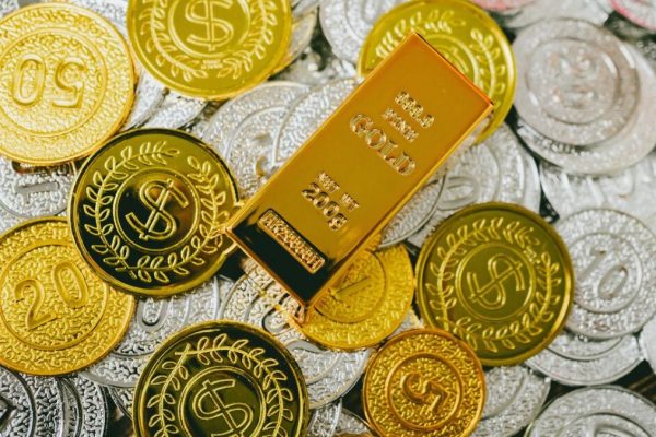 Metal prices today, April 3: Gold falls 2.26 percent to 4,677 while silver drops 2.75 percent