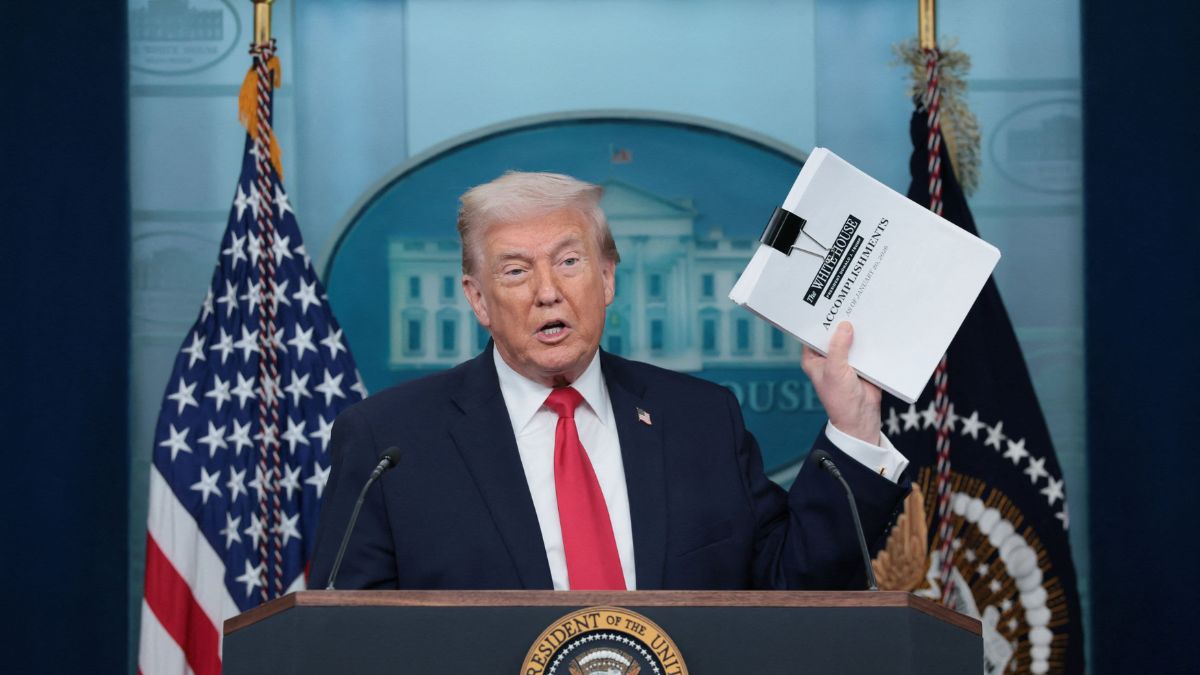 Trump claims Iranians welcome bombing” while hinting at secret plan