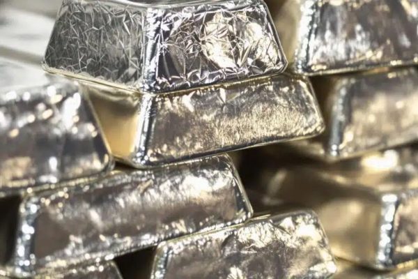 Spot Silver drops 3% to $70.58 per ounce as inflation fears and macro headwinds hit