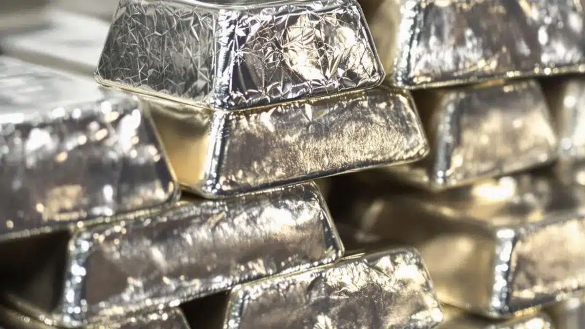 Spot Silver drops 3% to $70.58 per ounce as inflation fears and macro headwinds hit