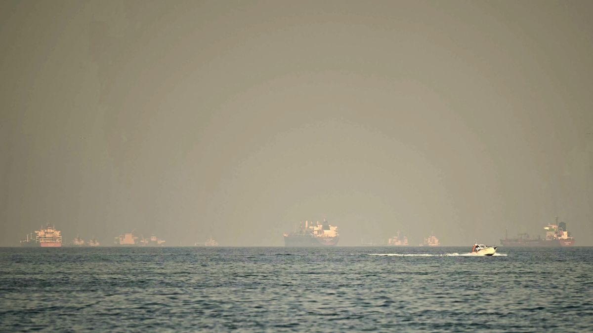 US and Israel intensify strikes on Iran as Strait of Hormuz deadline looms