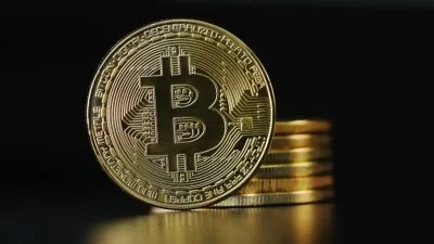 Crypto market falls today as Bitcoin slips below key level and altcoins see sharp cuts