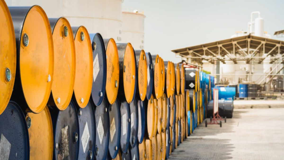 Energy prices today, April 13: Crude oil jumps 7.83% to 104 while heating oil surges 95.33% YoY