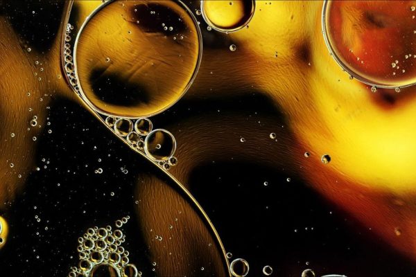 Energy prices today, April 14: Crude oil falls 3.12% to 95 while Urals oil jumps 139.53% YoY