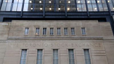 TSX rises 0.2 percent as oil stays below 100 USD