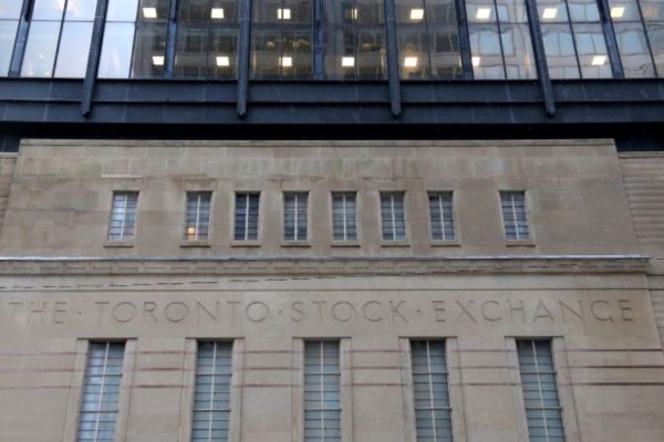TSX rises 0.2 percent as oil stays below 100 USD