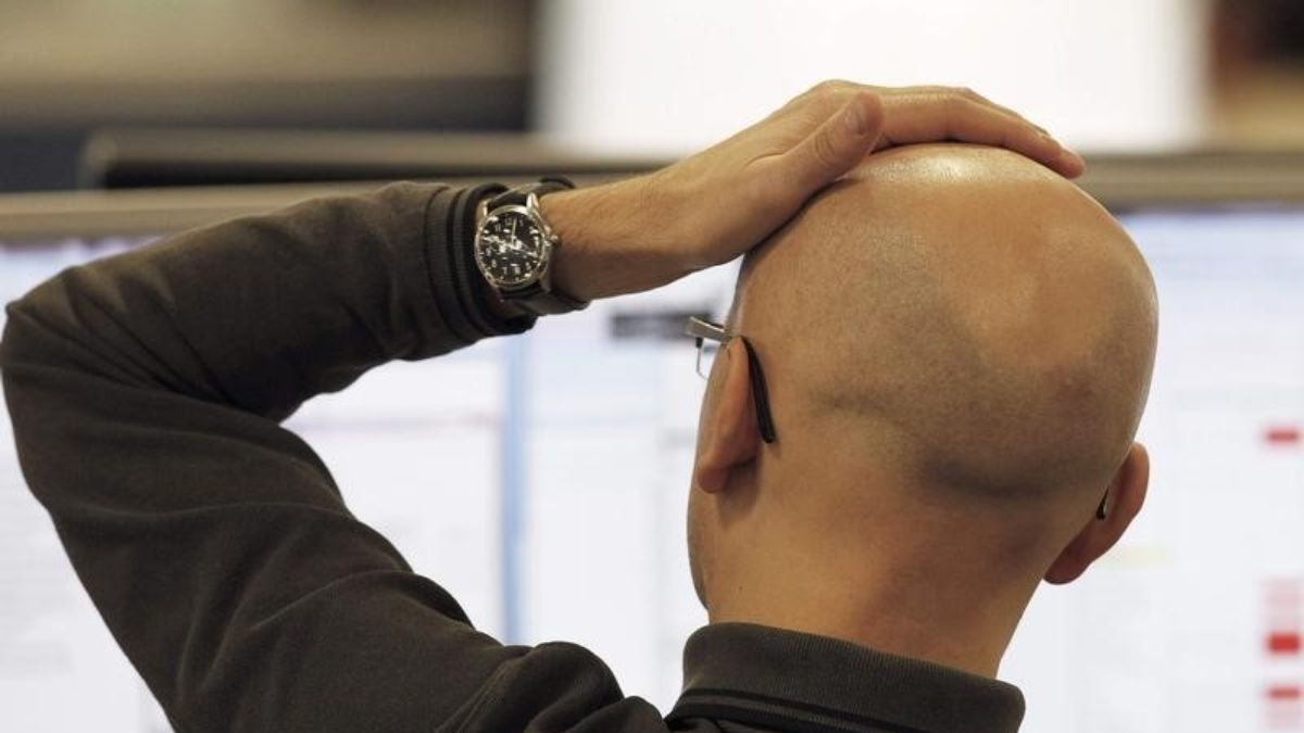 FTSE 100 falls 0.4 percent as euro zone PMI drops to 48.6