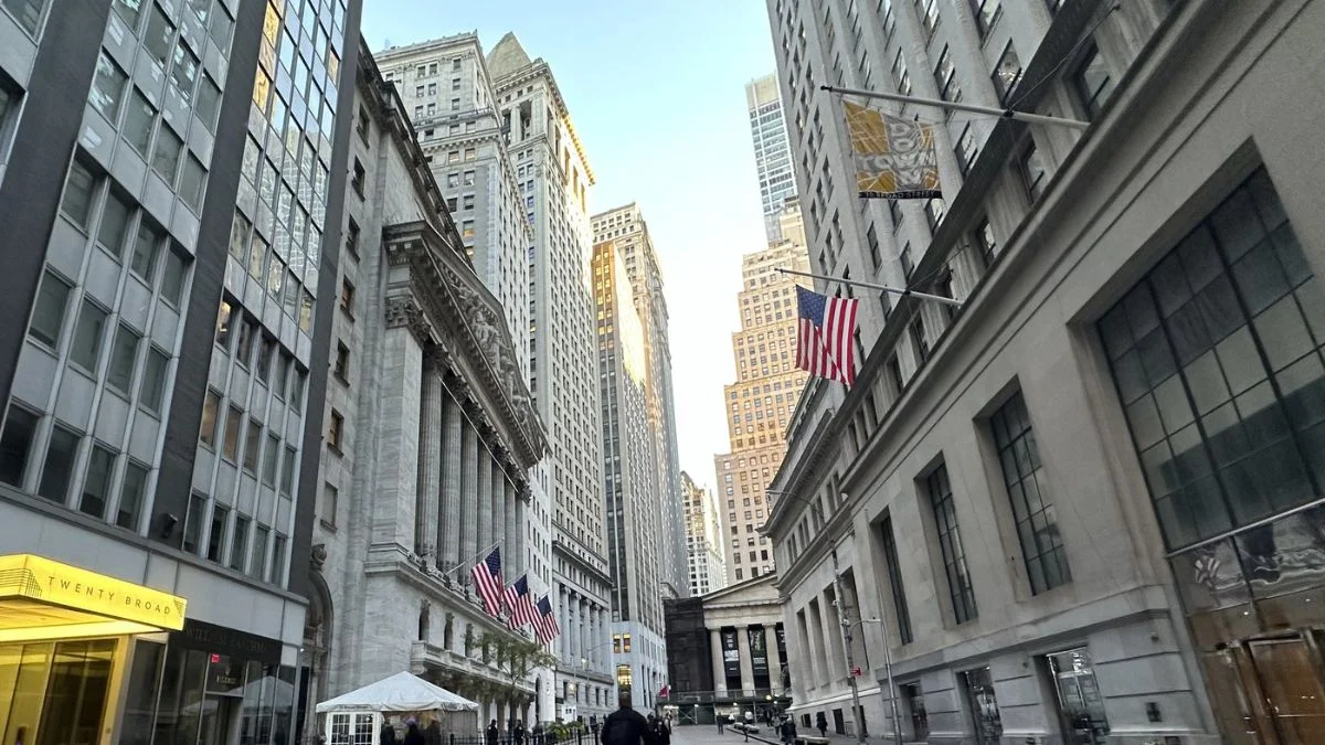 US market today, April 27: Nasdaq falls 0.30% while Dow slips 48.88 points and VIX rises 0.80%