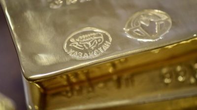 Gold price falls as strong dollar and rising oil shake market mood