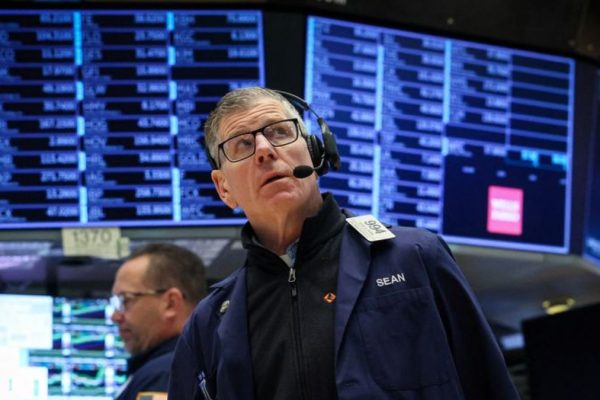 U.S. stock futures struggled to find direction on Tuesday. The mood in the market was cautious. Futures linked to the S&P 500 fell by 0.6%. Nasdaq 100 futures dropped by 1.1%. At the same time, Dow futures managed to rise by 0.2%. This comes after a strong previous session. The S&P 500 and Nasdaq had reached fresh record highs. But the Dow Jones had ended lower. Investors are now confused. There is no clear trend. Some are booking profits after the recent rally. Others are waiting for more clarity before making moves. AI stocks fall after OpenAI concerns Technology stocks faced pressure. The drop was linked to concerns around OpenAI. Reports suggest the company missed its targets for user growth and revenue. It failed to reach its goal of 1 billion weekly users for ChatGPT by 2025. It also missed several monthly revenue targets this year. This has raised doubts about its future growth. There are also worries about rising costs. The company is spending heavily on data centers. Executives fear revenue may not grow fast enough to support these expenses. This news impacted companies connected to OpenAI. Oracle shares fell sharply. Microsoft and Nvidia also slipped. In Japan, SoftBank Group saw a big drop. The fall in AI stocks has made investors nervous. This sector has been a major driver of market growth. Any weakness here affects overall sentiment. Iran tensions and oil prices worry markets Geopolitical tensions are also adding pressure. Donald Trump is currently reviewing Iran’s latest peace proposal. Reports suggest he is not satisfied with it. The main issue is Iran’s nuclear program. The proposal delays talks on this topic. This has reduced hopes for a quick resolution. The Strait of Hormuz remains mostly closed. This route is critical for global oil supply. Around 20% of the world’s oil passes through it. Because of this, oil prices are rising again. Higher oil prices increase inflation risks. This may force central banks to keep interest rates high. Earnings season and Fed decision in focus Investors are also watching earnings closely. This is one of the busiest weeks of the season. Around 35% of S&P 500 companies will report results. Some companies have delivered strong updates. General Motors posted better than expected results and raised its outlook. Coca-Cola also gave a positive forecast. However, not all results were strong. United Parcel Service reported a sharp drop in profit. Hilton and Spotify also saw declines in their stock prices. Another key event is the upcoming decision by the Federal Reserve. Markets expect no change in interest rates. But investors will closely watch comments from Jerome Powell. Right now, the market mood is tense. AI concerns, oil prices, and global politics are all pulling in different directions. Investors are waiting for clearer signals before making big moves.
