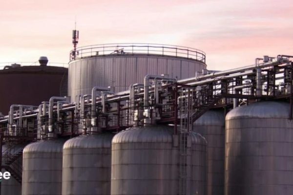 Metal prices today, April 28: Silver crashes 3.77% in a day despite 119.90% YoY surge as gold drops 2.27%