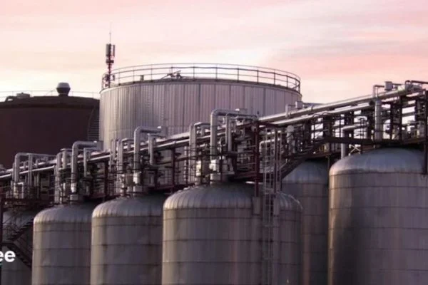 Metal prices today, April 28: Silver crashes 3.77% in a day despite 119.90% YoY surge as gold drops 2.27%