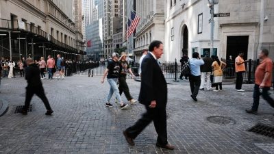 S&P 500 drops 0.40% and Nasdaq falls 0.48% as Fed rate pause triggers renewed market pressure