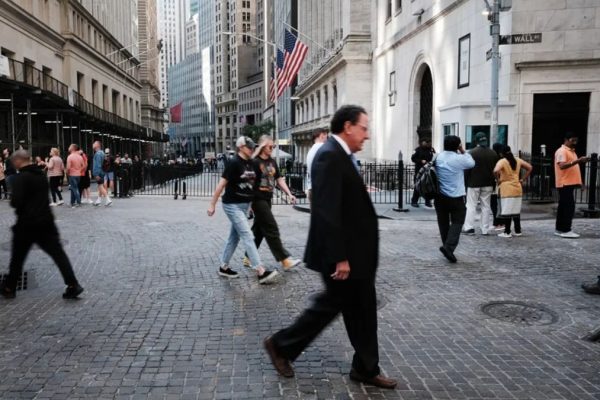 S&P 500 drops 0.40% and Nasdaq falls 0.48% as Fed rate pause triggers renewed market pressure