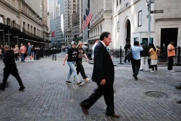 S&P 500 drops 0.40% and Nasdaq falls 0.48% as Fed rate pause triggers renewed market pressure