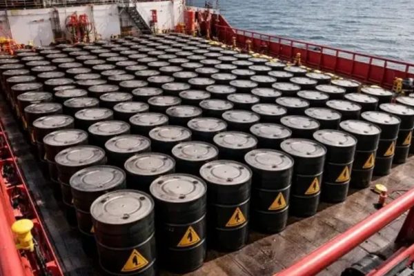 Brent crude oil rises 1.68% to 102.987 USD/Bbl as yearly gains cross 60%