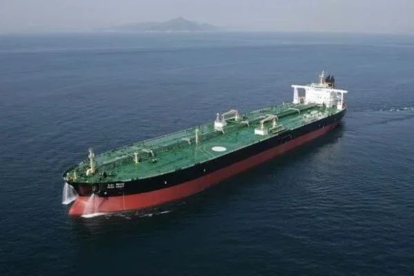 Brent crude oil climbs above 104 USD per barrel as global energy prices continue rally