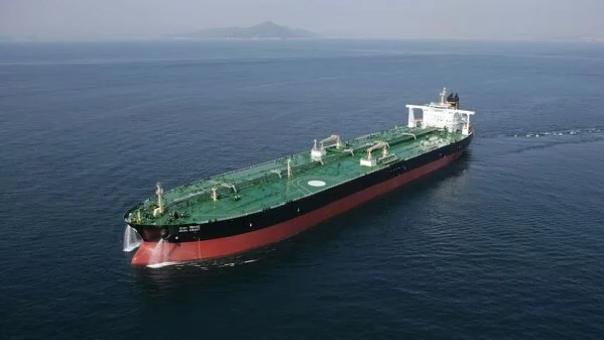 Brent crude oil climbs above 104 USD per barrel as global energy prices continue rally