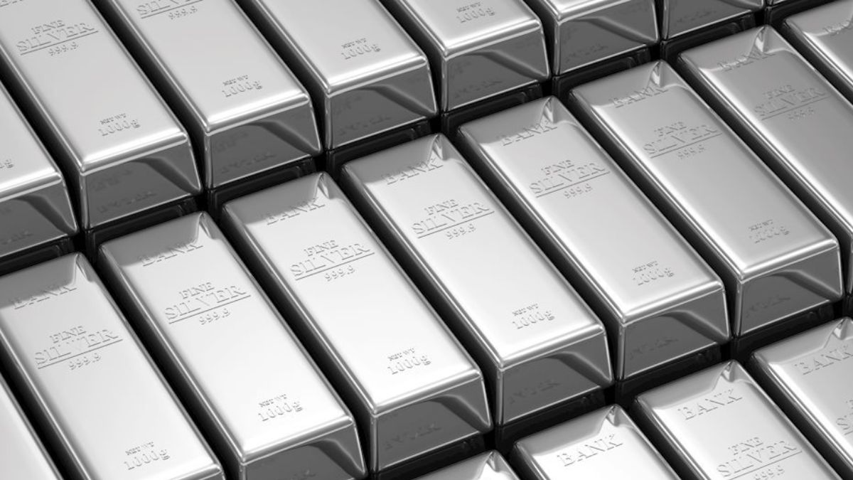 Silver skyrockets 167.42% YoY as prices surge 20.89% in 2026 despite daily dip