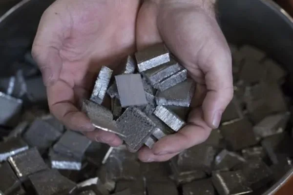 Metal prices today, May 14: Silver skyrockets 160.09% YoY as lithium jumps 200.93%