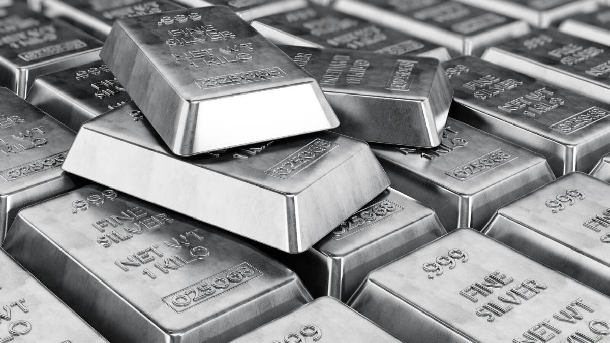 Silver price today, May 15: Silver crashes 7.05% in a day despite massive 142.58% yearly rally
