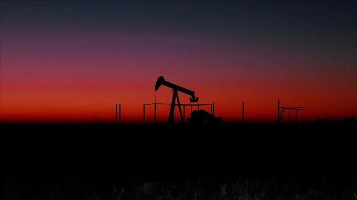 Oil prices tumble over $2 as US Iran deal draft eases Middle East supply fears