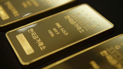 Gold price climbs above 4560 as Iran US peace talks pressure oil markets
