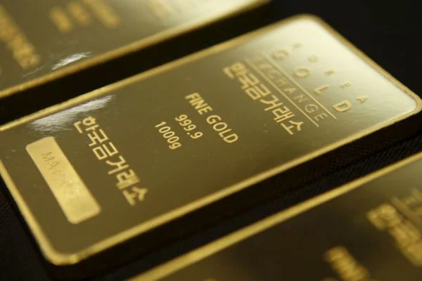 Gold price climbs above 4560 as Iran US peace talks pressure oil markets