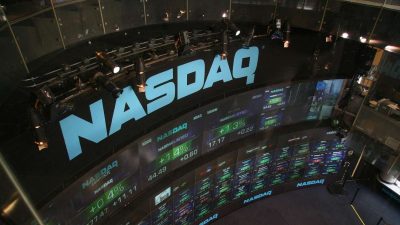 Nasdaq 100 falls 0.6% to session low with tech stocks facing renewed selling pressure