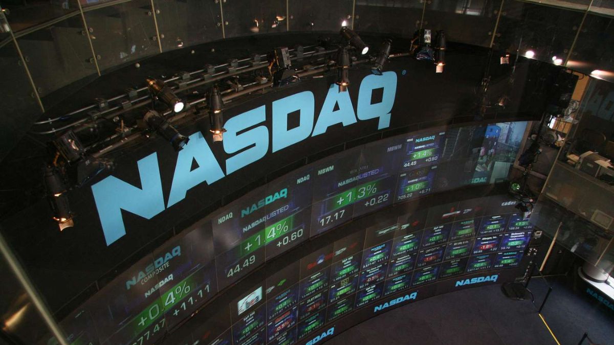 Nasdaq 100 falls 0.6% to session low with tech stocks facing renewed selling pressure