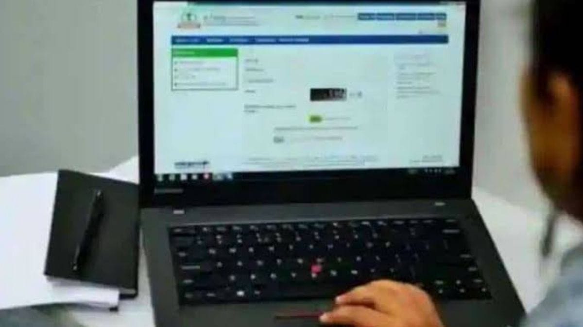 Taxpayers continue to face glitches while using new IT-filing portal