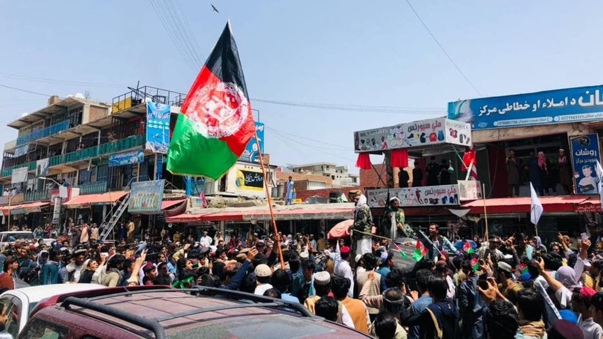 Taliban open fired at protesters appealing reinstallation of Afghan flag