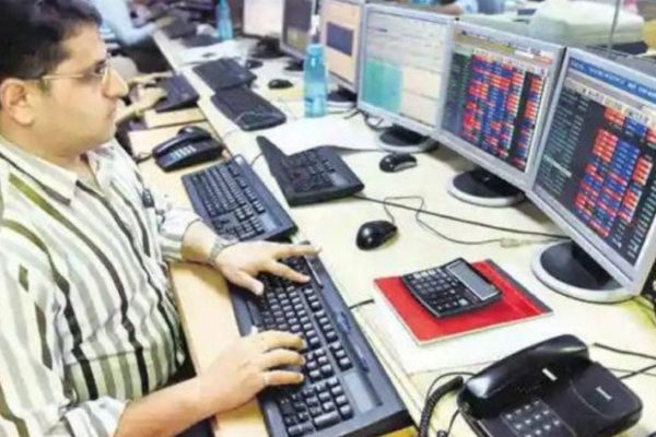 Stock Market Update: BSE Sensex dips by 57 points, Nifty trading lower by 6 points