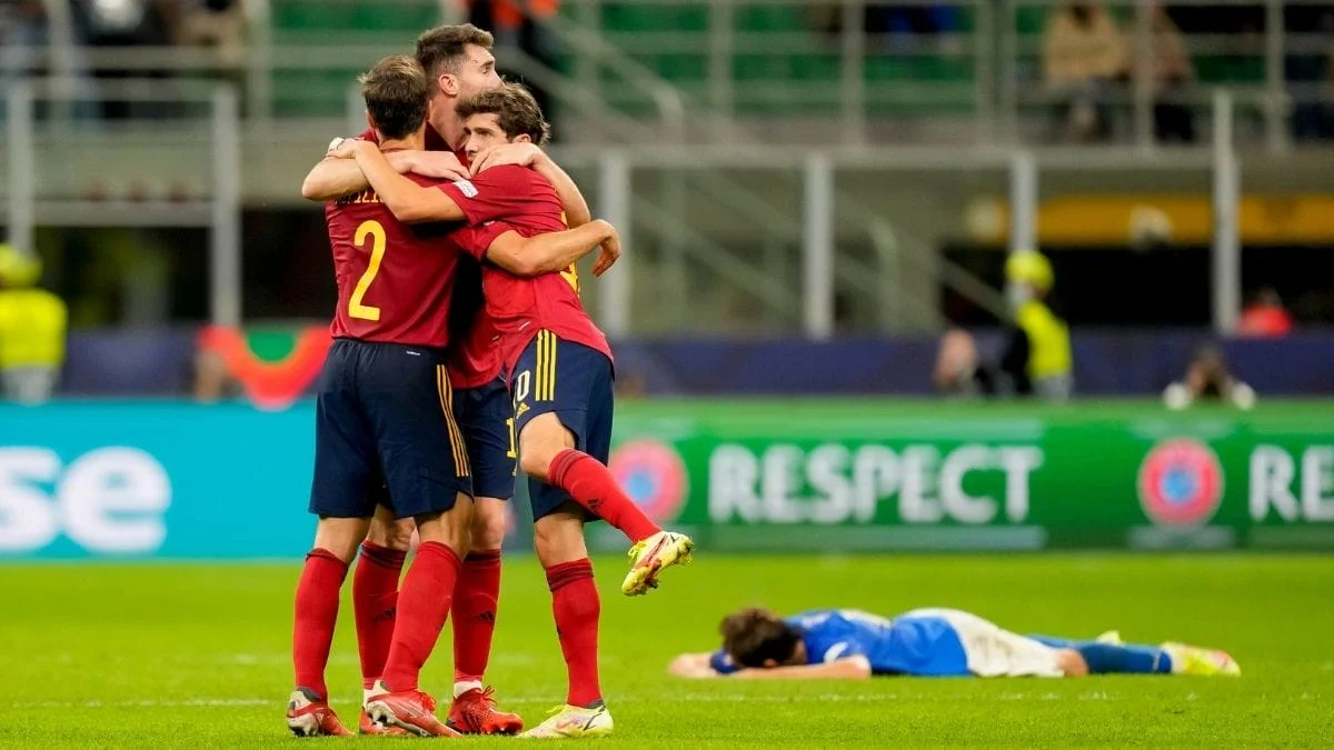 spain defeats italy by 2-1