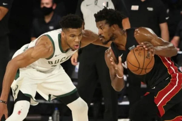 Giannis and the Bucks beat the Heat at milwaukee
