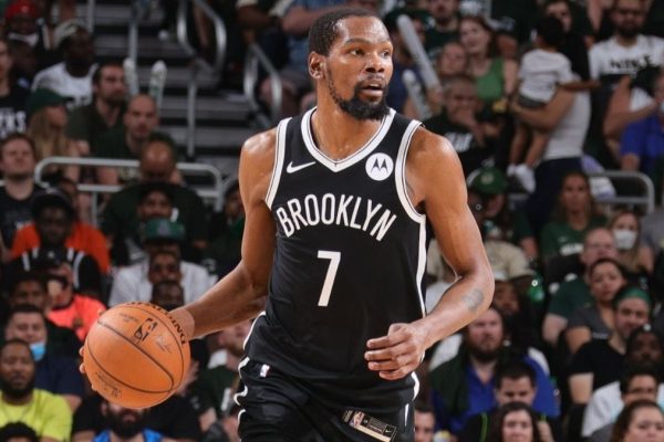 Kevin Durant voices his thoughts on who the MVP is.