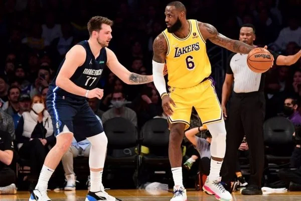 Lakers lose against the Mavericks at home