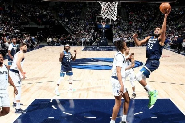 The Dallas Mavericks beat the Minnesota Timberwolves at home