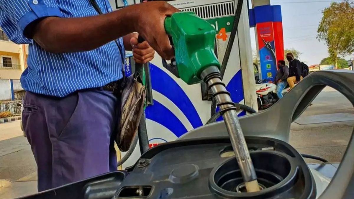 Maharashtra follows other states slashing VAT on fuel after centre's excise cut