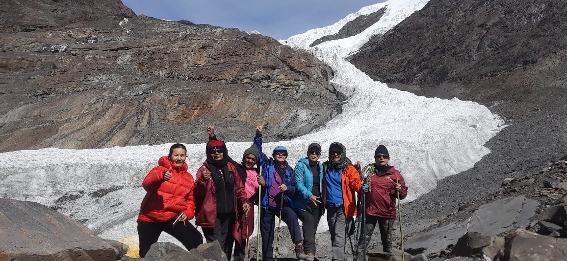 Bachencri Pal & Fit@50 team Gorichen Summit 16500 ft.