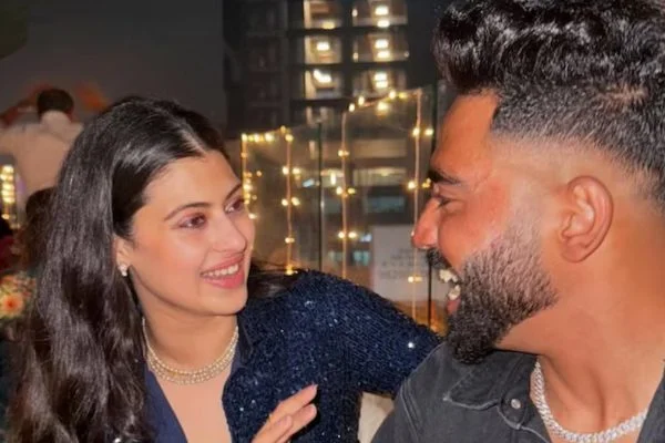 Asha Bhosle's granddaughter Zanai's pic with cricketer Siraj