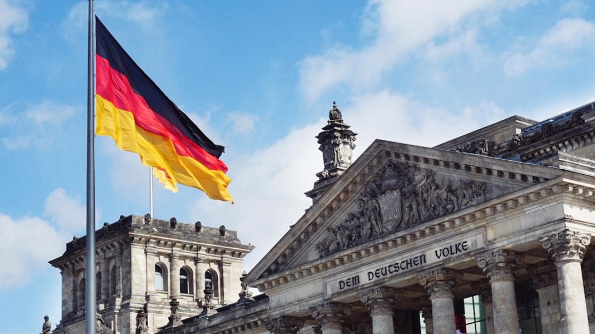 Germany sells €3 billion in 10-year bonds at 2.67% yield