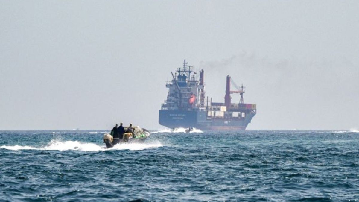 What happened to the Indonesian sailors after Musaffah 2 sank in Strait of Hormuz?