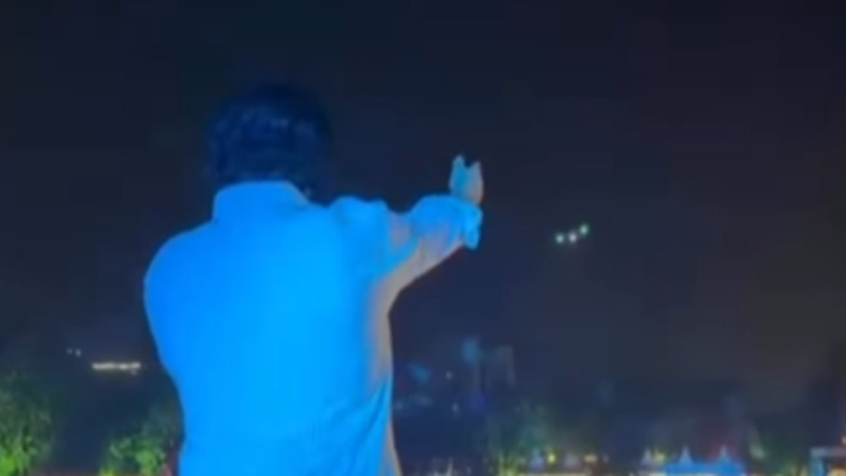 Watch: Amaal Mallik receives immense love from fans during musical evening